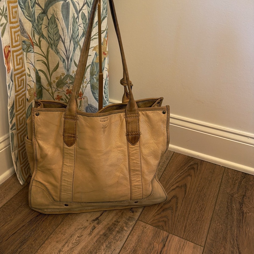 Frye Women's Distressed Leather Tote Shoulder Bag Camel Tan Brass Studs EUC - Picture 4 of 12